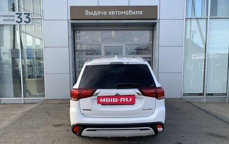 Mitsubishi Outlander III рестайлинг 3, 2018 год, 1 890 000 рублей, 5 фотография