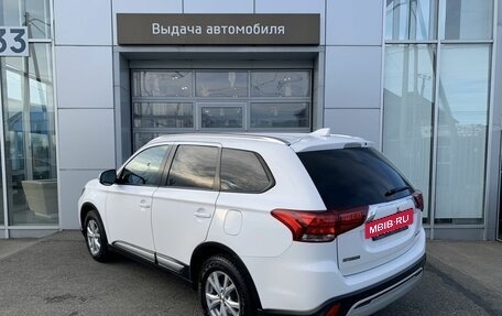 Mitsubishi Outlander III рестайлинг 3, 2018 год, 1 890 000 рублей, 7 фотография