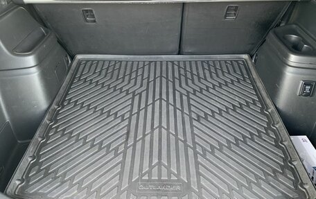 Mitsubishi Outlander III рестайлинг 3, 2018 год, 1 890 000 рублей, 16 фотография