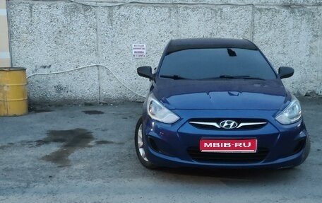 Hyundai Solaris II рестайлинг, 2013 год, 600 000 рублей, 1 фотография