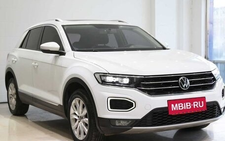 Volkswagen T-Roc I, 2022 год, 1 508 000 рублей, 2 фотография
