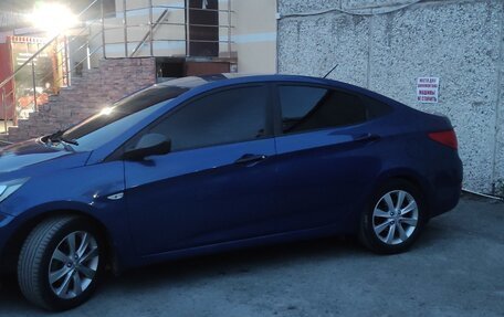 Hyundai Solaris II рестайлинг, 2013 год, 600 000 рублей, 2 фотография