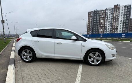Opel Astra J, 2011 год, 700 000 рублей, 3 фотография