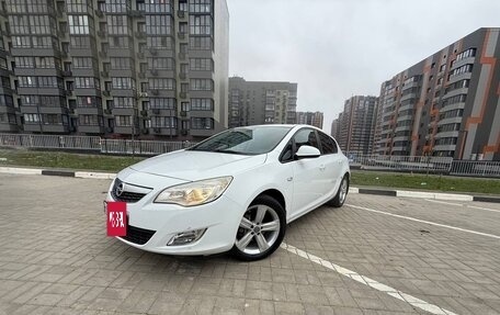 Opel Astra J, 2011 год, 700 000 рублей, 2 фотография