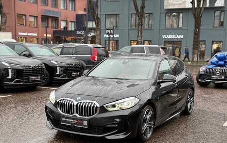 BMW 1 серия, 2022 год, 3 050 000 рублей, 1 фотография