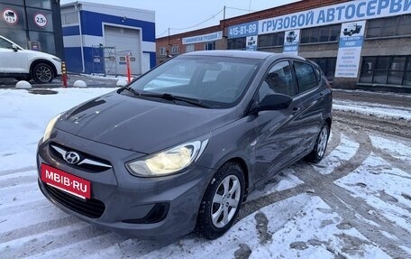 Hyundai Solaris II рестайлинг, 2012 год, 620 000 рублей, 2 фотография