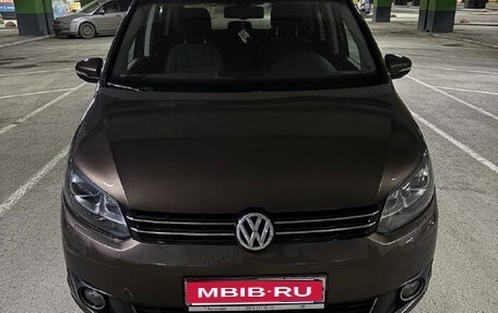 Volkswagen Touran III, 2014 год, 950 000 рублей, 1 фотография
