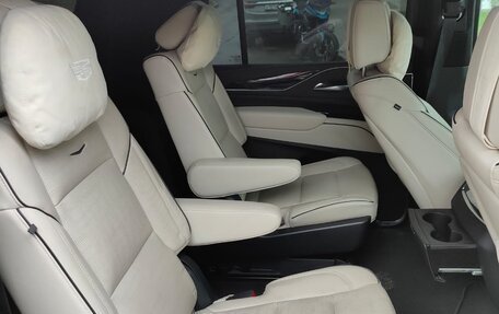 Cadillac Escalade V, 2021 год, 9 000 000 рублей, 14 фотография