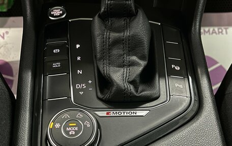 Volkswagen Tiguan II, 2018 год, 2 449 000 рублей, 15 фотография