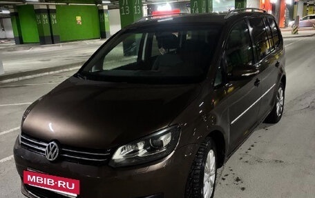 Volkswagen Touran III, 2014 год, 950 000 рублей, 2 фотография