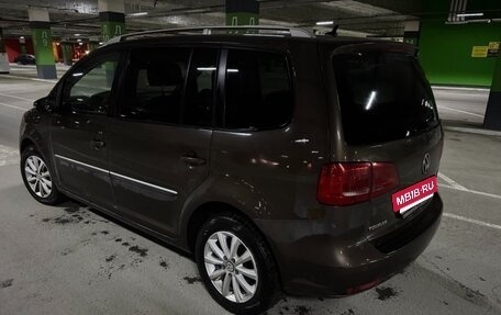 Volkswagen Touran III, 2014 год, 950 000 рублей, 3 фотография