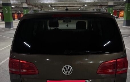 Volkswagen Touran III, 2014 год, 950 000 рублей, 4 фотография