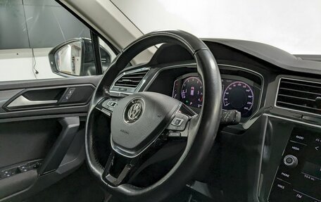Volkswagen Tiguan II, 2019 год, 2 750 000 рублей, 22 фотография