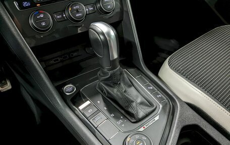 Volkswagen Tiguan II, 2019 год, 2 750 000 рублей, 30 фотография