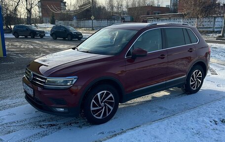 Volkswagen Tiguan II, 2018 год, 2 550 000 рублей, 3 фотография