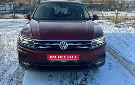 Volkswagen Tiguan II, 2018 год, 2 550 000 рублей, 2 фотография
