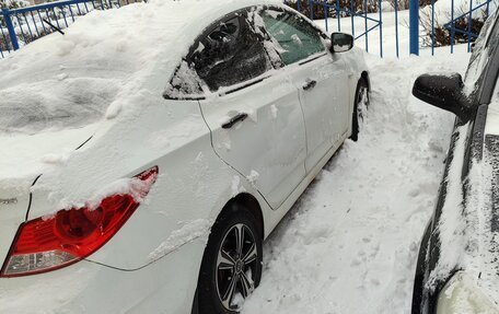 Hyundai Solaris II рестайлинг, 2013 год, 450 000 рублей, 7 фотография