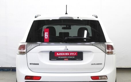 Mitsubishi Outlander III рестайлинг 3, 2013 год, 1 270 000 рублей, 6 фотография