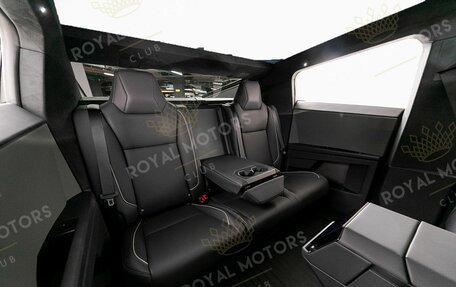 Tesla Cybertruck, 2024 год, 20 500 000 рублей, 13 фотография