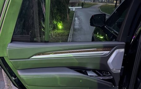 Cadillac Escalade V, 2025 год, 18 999 000 рублей, 15 фотография