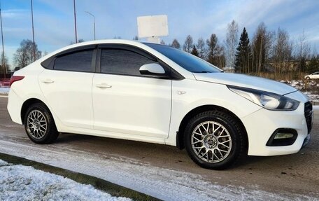 Hyundai Solaris II рестайлинг, 2017 год, 820 000 рублей, 1 фотография