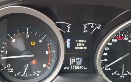 Toyota Land Cruiser 200, 2015 год, 5 300 000 рублей, 21 фотография