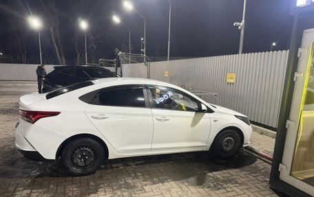 Hyundai Solaris II рестайлинг, 2021 год, 1 000 000 рублей, 2 фотография