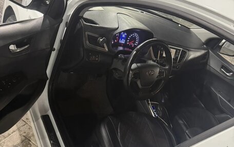 Hyundai Solaris II рестайлинг, 2021 год, 1 000 000 рублей, 5 фотография