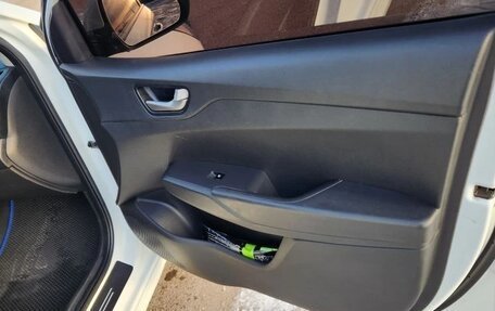 Hyundai Solaris II рестайлинг, 2017 год, 820 000 рублей, 27 фотография