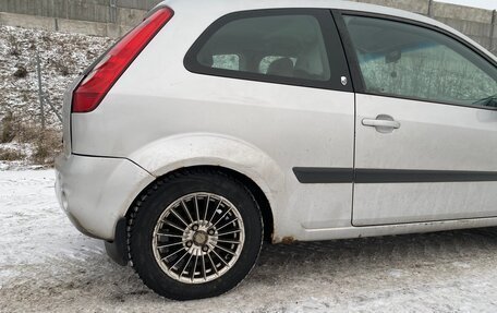 Ford Fiesta, 2006 год, 300 000 рублей, 14 фотография