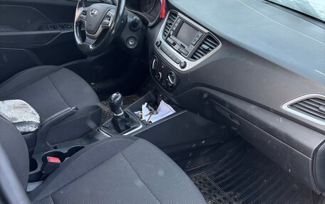 Hyundai Solaris II рестайлинг, 2018 год, 1 300 000 рублей, 7 фотография