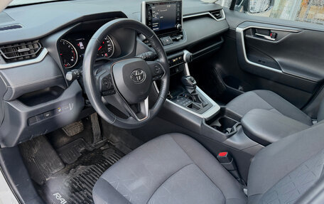 Toyota RAV4, 2021 год, 3 720 000 рублей, 10 фотография