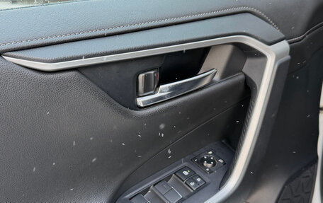 Toyota RAV4, 2021 год, 3 720 000 рублей, 13 фотография