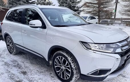 Mitsubishi Outlander III рестайлинг 3, 2018 год, 1 850 000 рублей, 2 фотография