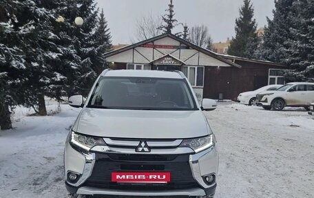 Mitsubishi Outlander III рестайлинг 3, 2018 год, 1 850 000 рублей, 5 фотография