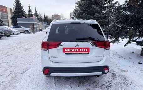 Mitsubishi Outlander III рестайлинг 3, 2018 год, 1 850 000 рублей, 6 фотография