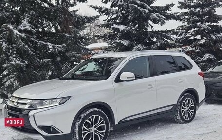 Mitsubishi Outlander III рестайлинг 3, 2018 год, 1 850 000 рублей, 4 фотография