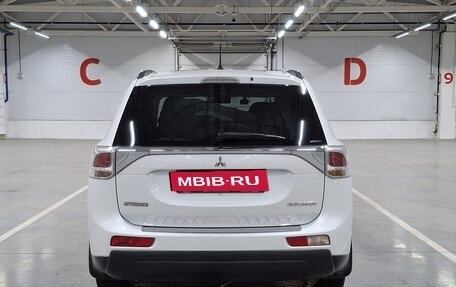 Mitsubishi Outlander III рестайлинг 3, 2013 год, 1 500 000 рублей, 10 фотография