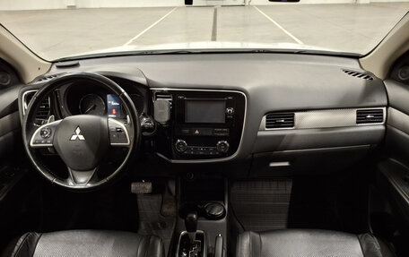 Mitsubishi Outlander III рестайлинг 3, 2013 год, 1 500 000 рублей, 18 фотография