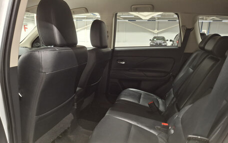 Mitsubishi Outlander III рестайлинг 3, 2013 год, 1 500 000 рублей, 16 фотография