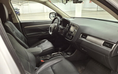 Mitsubishi Outlander III рестайлинг 3, 2013 год, 1 500 000 рублей, 15 фотография