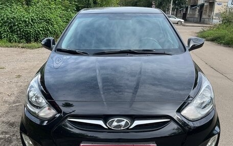 Hyundai Solaris II рестайлинг, 2012 год, 740 000 рублей, 1 фотография