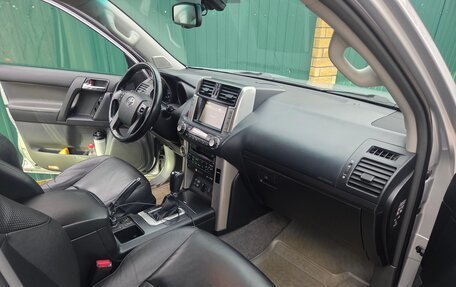 Toyota Land Cruiser Prado 150 рестайлинг 2, 2011 год, 2 650 000 рублей, 2 фотография