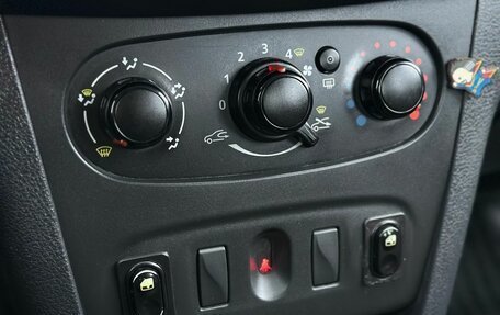 Renault Logan II, 2017 год, 349 000 рублей, 13 фотография