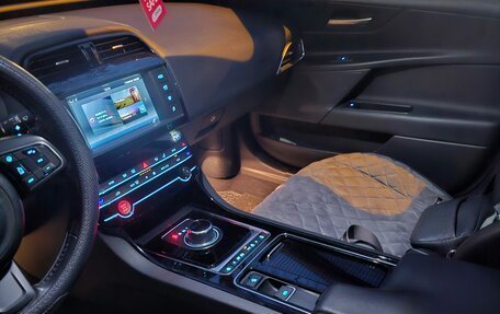 Jaguar XE I рестайлинг, 2018 год, 1 750 000 рублей, 30 фотография