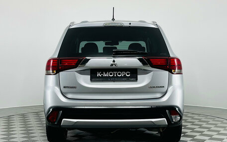 Mitsubishi Outlander III рестайлинг 3, 2015 год, 1 890 000 рублей, 8 фотография