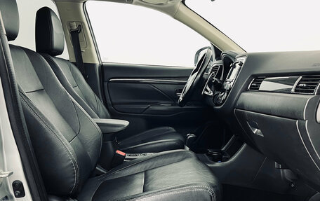 Mitsubishi Outlander III рестайлинг 3, 2015 год, 1 890 000 рублей, 19 фотография