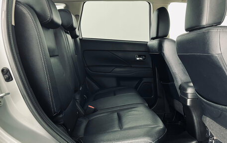 Mitsubishi Outlander III рестайлинг 3, 2015 год, 1 890 000 рублей, 20 фотография