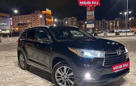 Toyota Highlander III, 2015 год, 1 950 000 рублей, 2 фотография