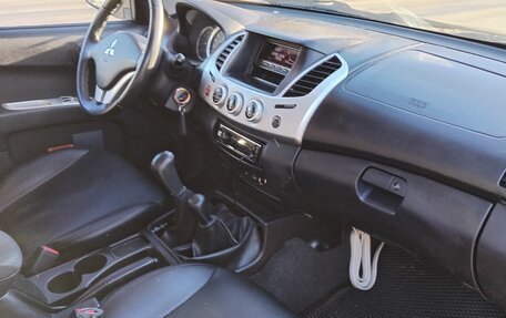 Mitsubishi L200 IV рестайлинг, 2013 год, 1 280 000 рублей, 8 фотография